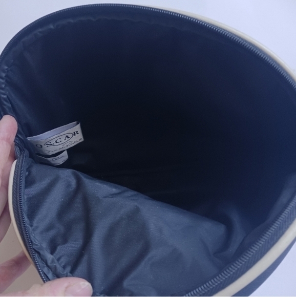 OSCAR DE LA RENTA Bllack Make Up Bag - Picture 3 of 6